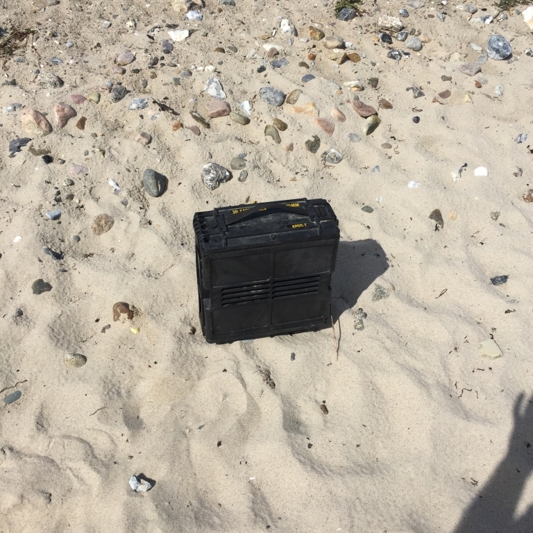 Die Kiste am Strand