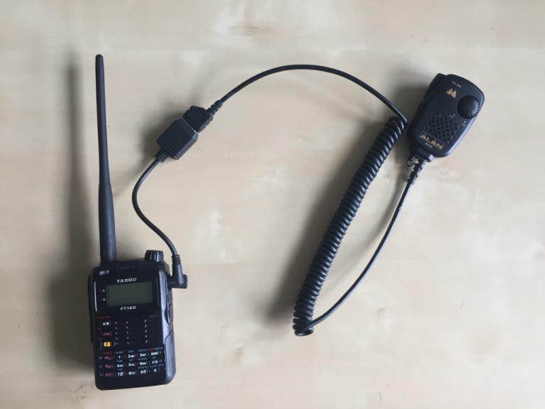 Mein FT-1XDE mit dem CT-44 Adapter und dem MA26 Midland Handmikrofon.