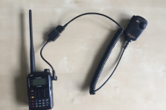 Mein FT-1XDE mit dem CT-44 Adapter und dem MA26 Midland Handmikrofon.